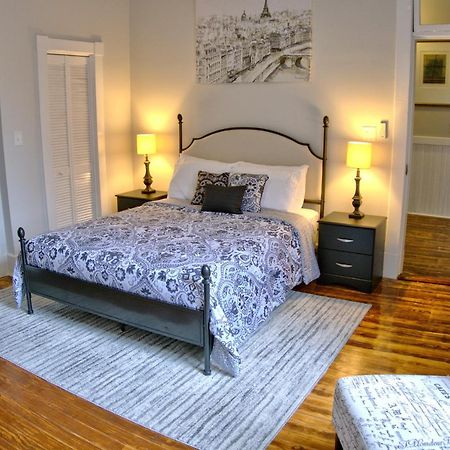 2 Bedroom Newly Renovated Townhome In Historic Savannah Eksteriør billede