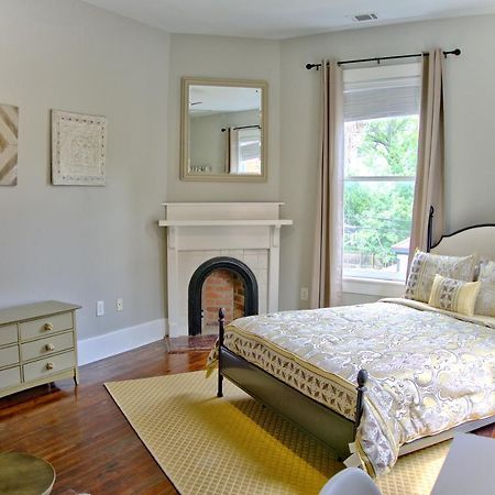 2 Bedroom Newly Renovated Townhome In Historic Savannah Eksteriør billede