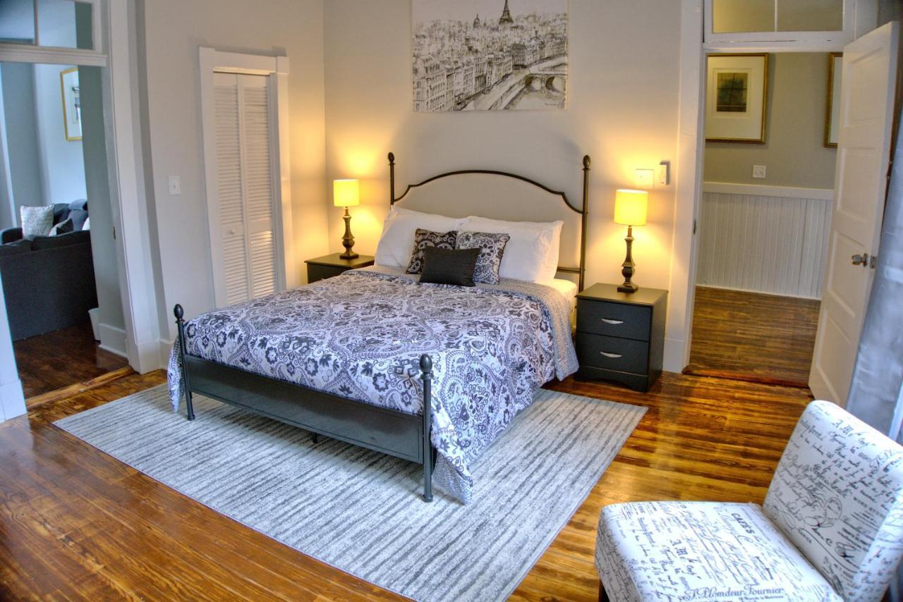 2 Bedroom Newly Renovated Townhome In Historic Savannah Eksteriør billede