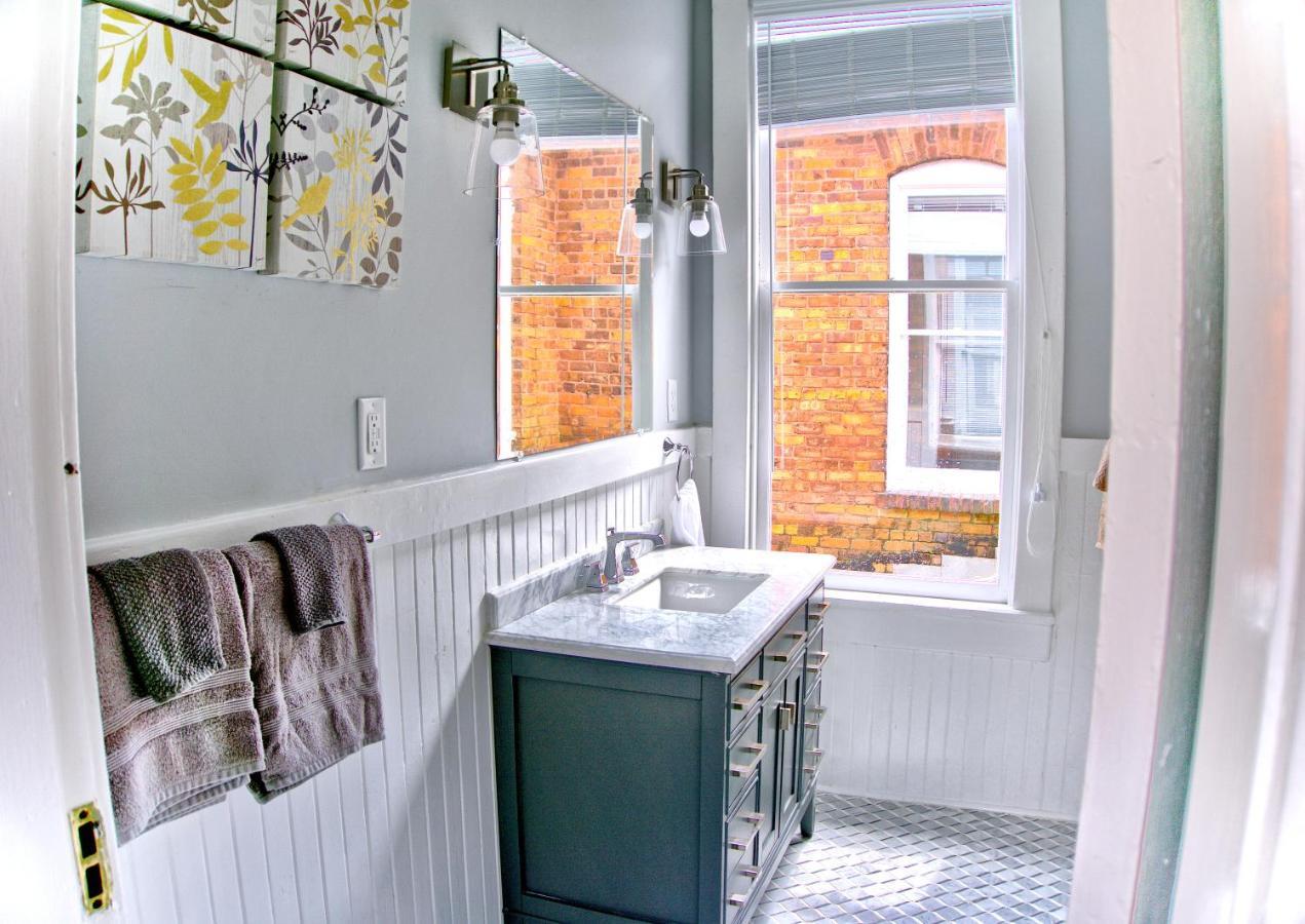 2 Bedroom Newly Renovated Townhome In Historic Savannah Eksteriør billede
